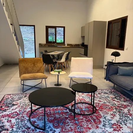 Paisible A La Campagne Alata